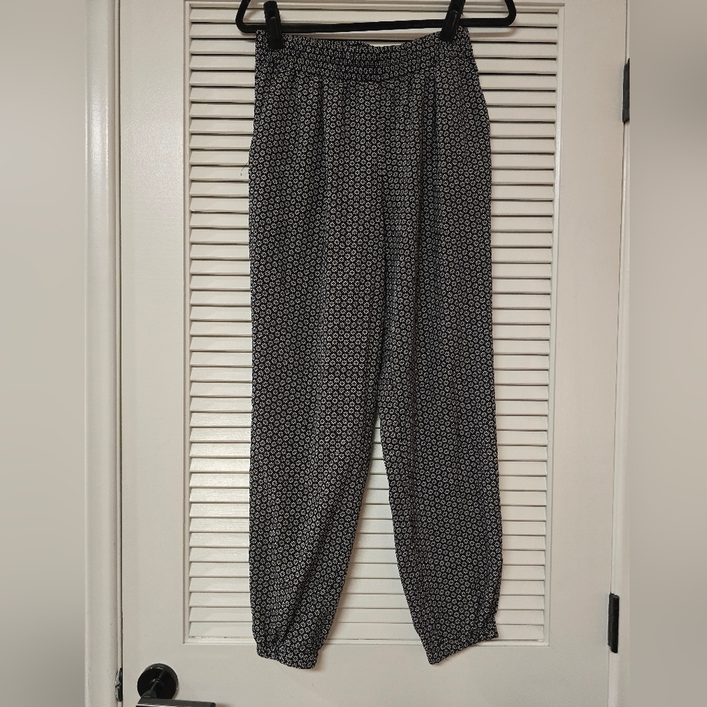 Xhilaration - Daisy Floral Pattern Lightweight Pants W Pockets & Elastic Waist
